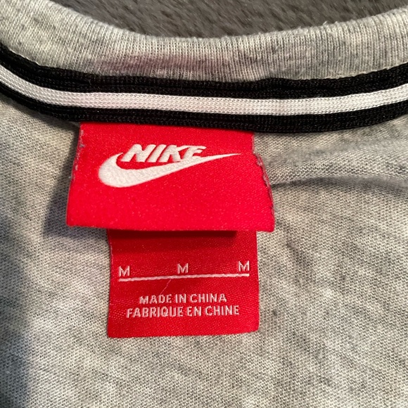 Nike Low Sleeves workout Tank - Picture 3 of 3